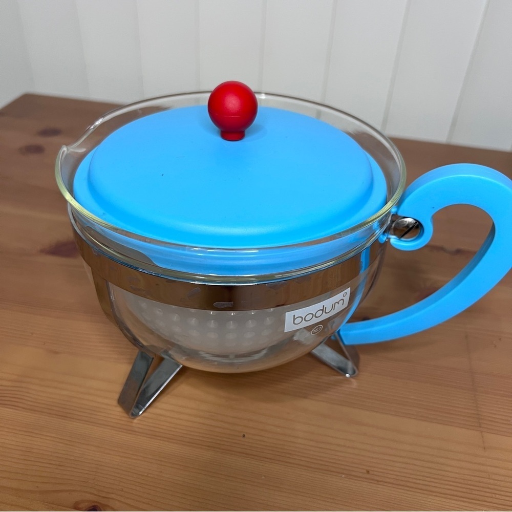 Bodum Glass Teapot with Sky Blue Lid and Red Knob Never Used - Picture 2 of 5